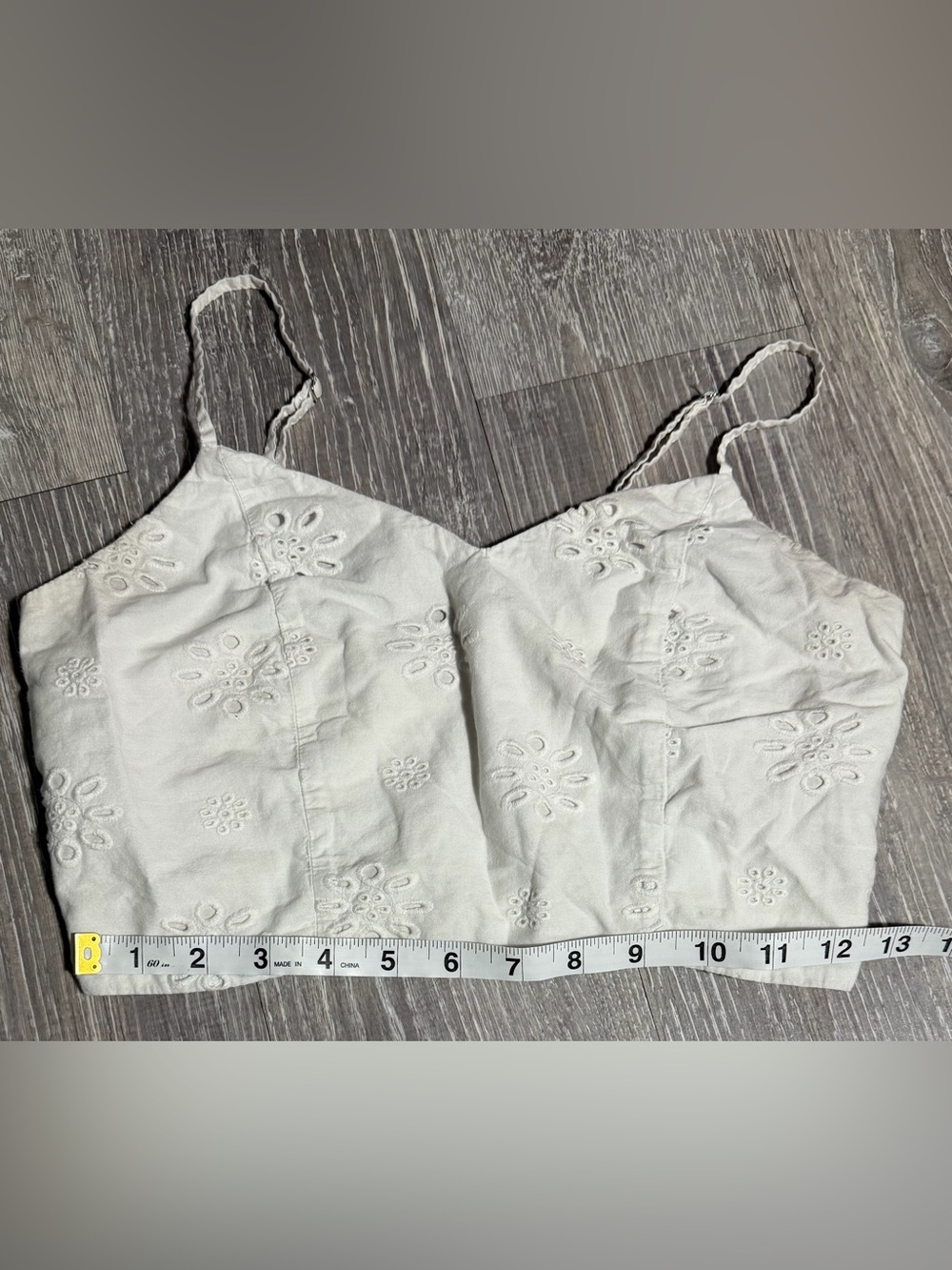 White Floral Eyelet Cropped Cami Top - Size M - Picture 3 of 8